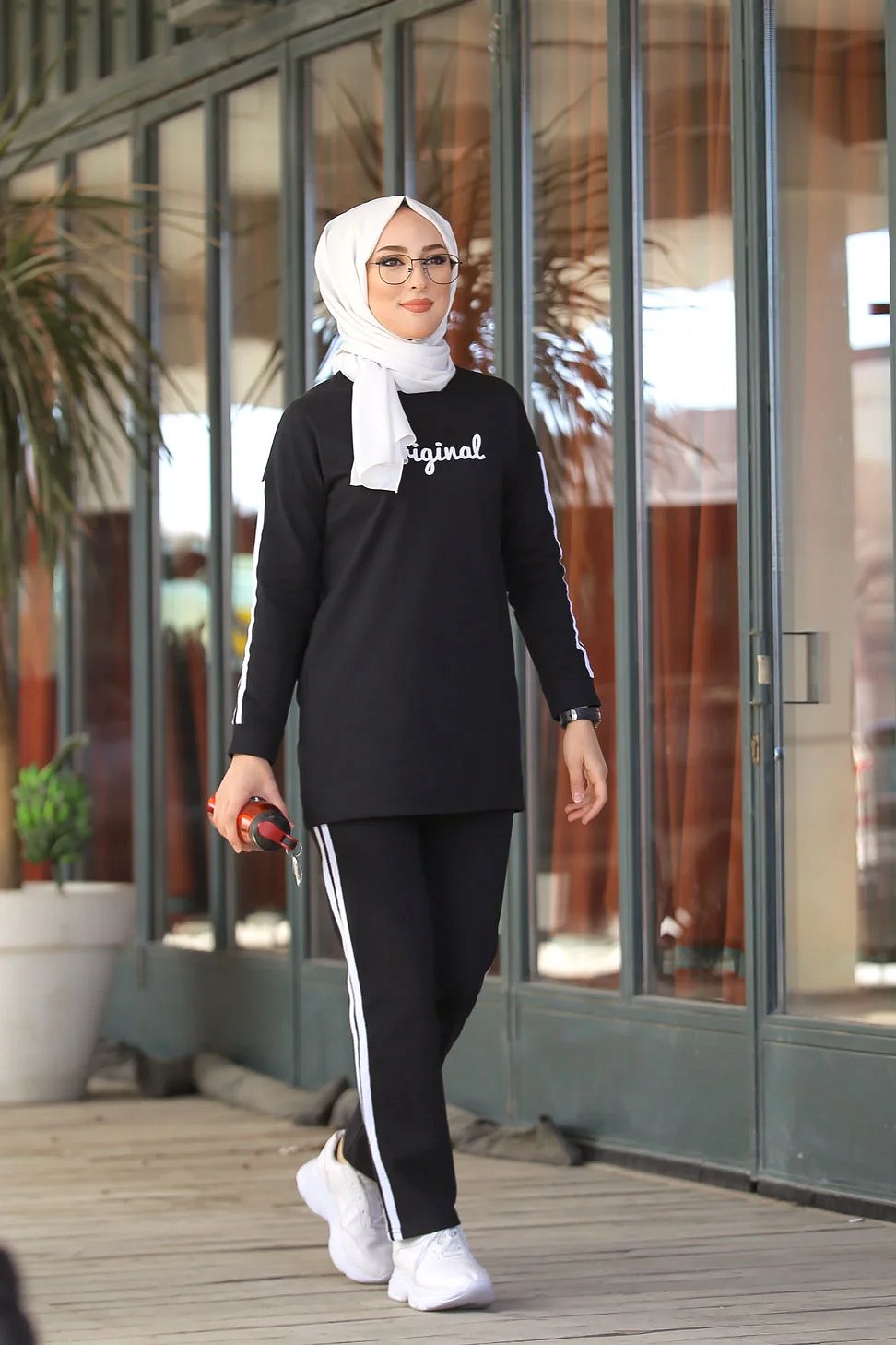 Survêtement et tenues de sport pour femme musulmane sportive et hijab