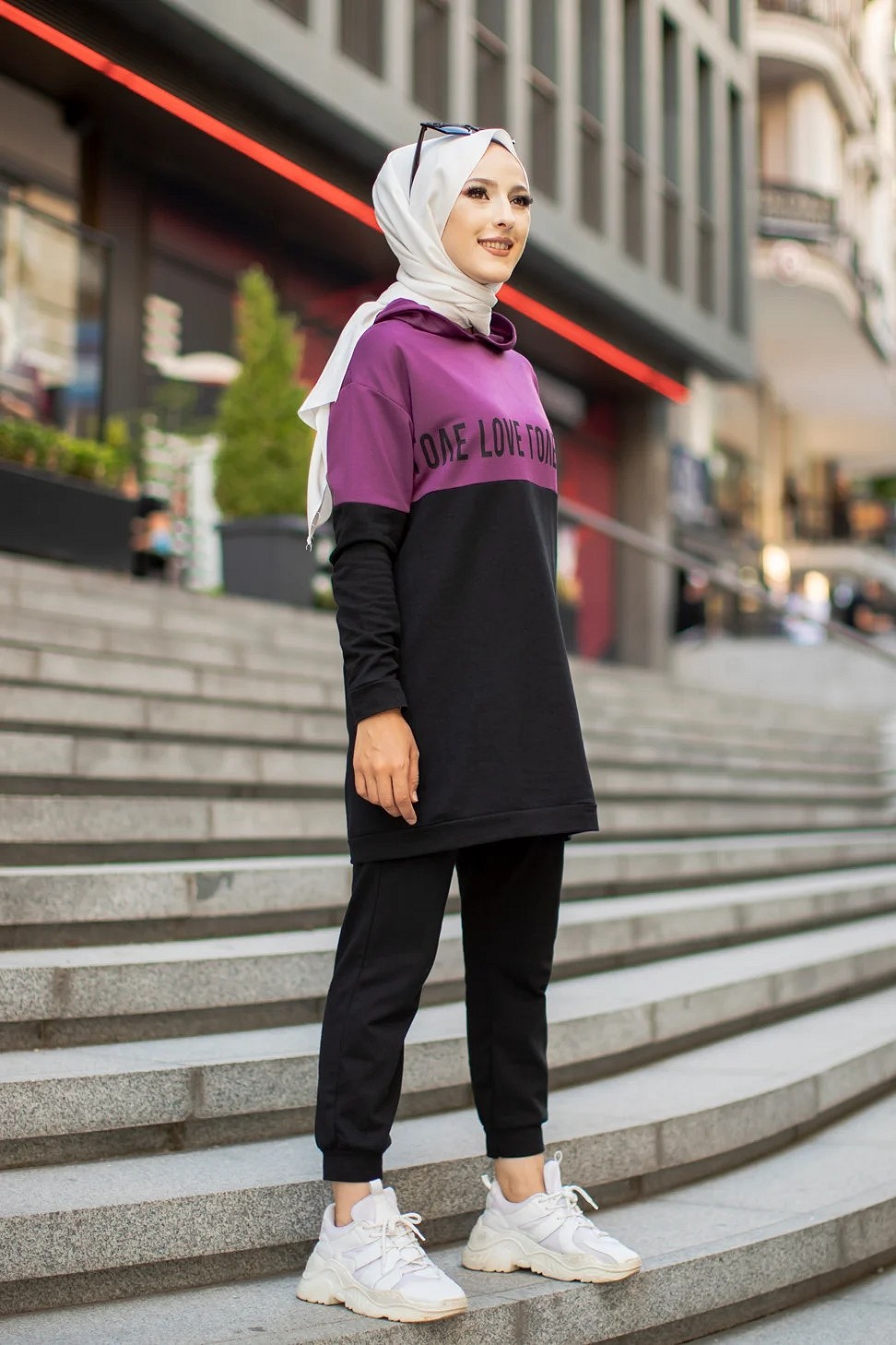 Survêtement et tenues de sport pour femme musulmane sportive et hijab